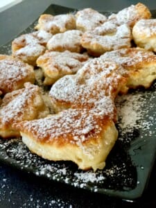 Drożdżowe racuchy z jabłkami