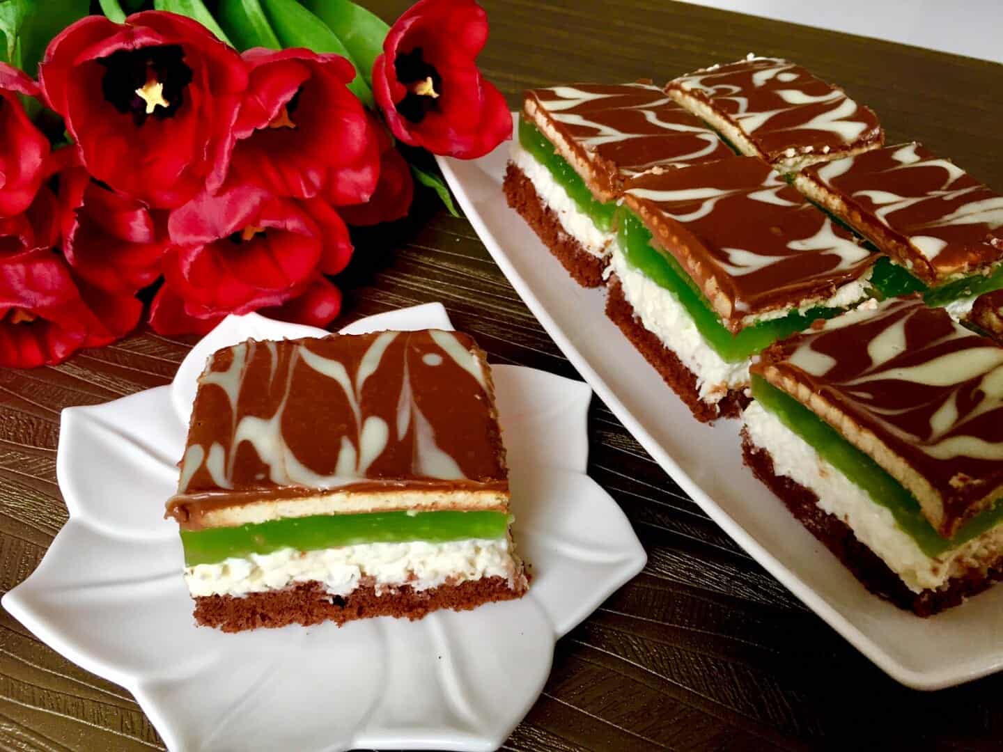 Placek z kokosem, galaretkę i polewą