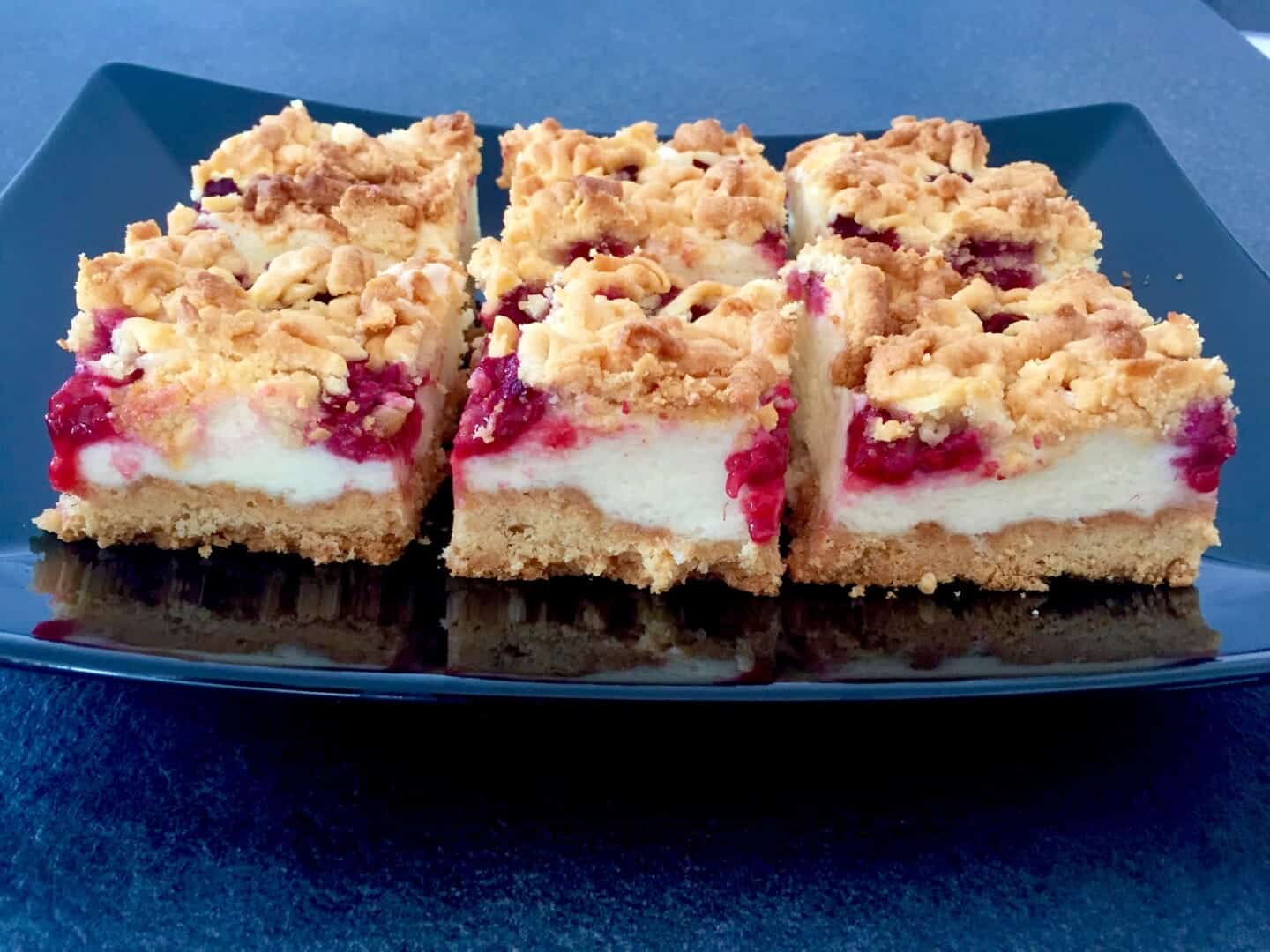 Kruche ciasto z malinami i budyniową pianką - FullSizeRender8 4