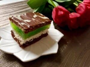 Placek z kokosem, galaretką i polewą czekoladową