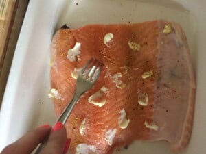 łosoś pieczony w ziołach