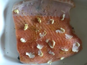 Łosoś w cytrynie i maśle