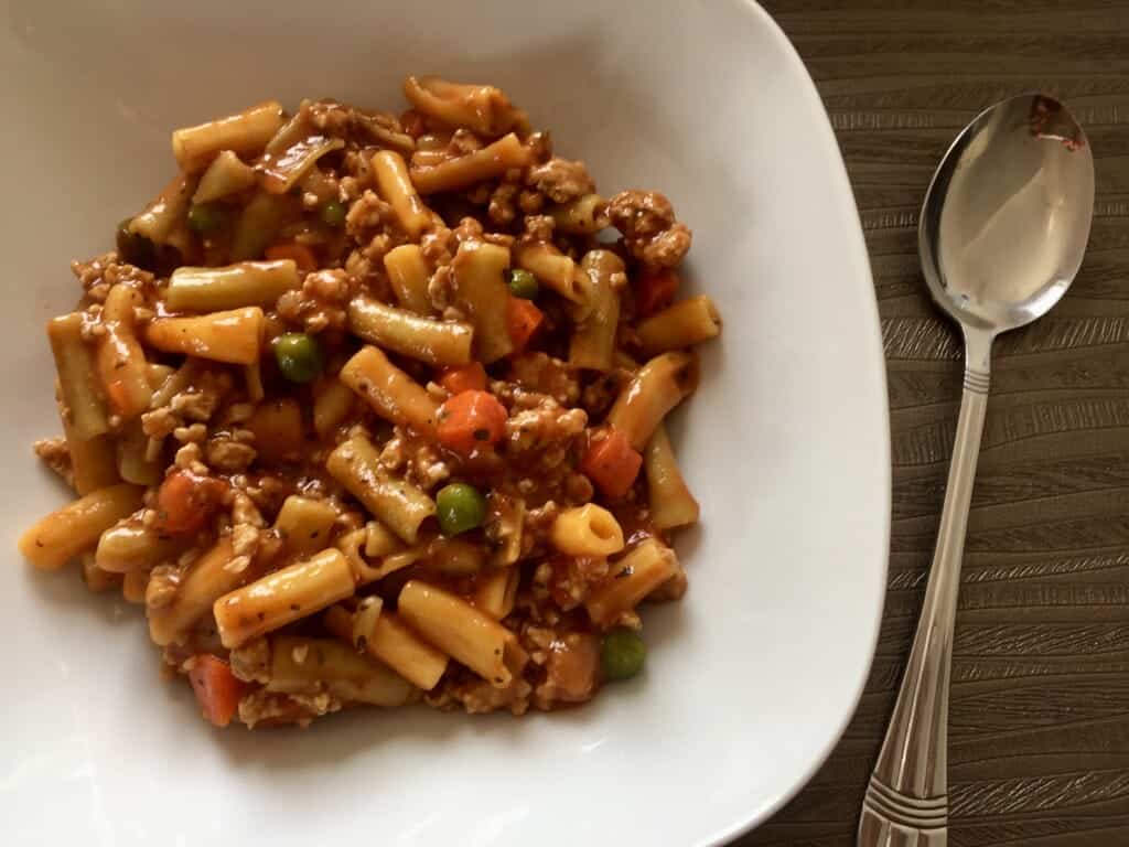 Jednogarnkowe danie z makaronem