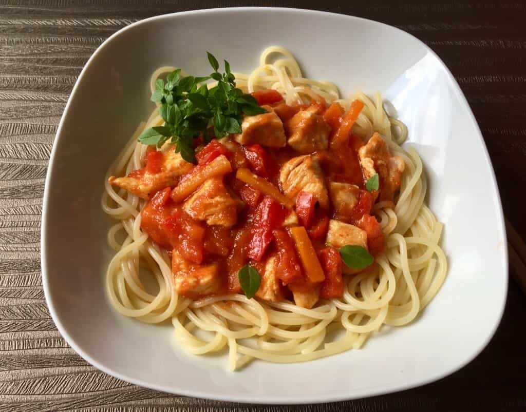 Kurczak z warzywami w sosie słodko-kwaśnym