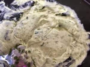 Masło zmieszane z czosnkiem i ziołami