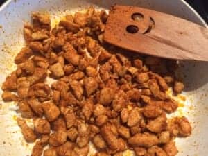 Filet z kurczaka smażony na patelni