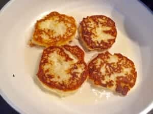 Placuszki ziemniaczane smażone na patelni