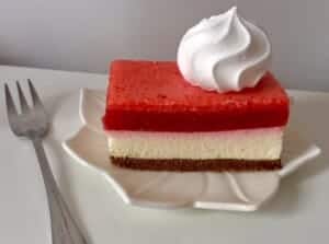 Ciasto truskawkowe bez pieczenia