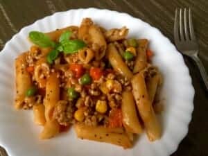 Szybki i pyszny makaron penne w sosie bolońskim