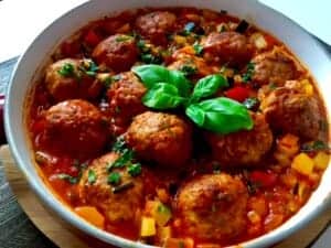 Mięsno-ryżowe klopsiki w warzywnym sosie