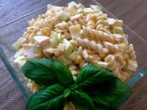 Pyszna sałatka z makaronem