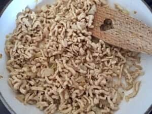 Mięso indyka smażone na patelni