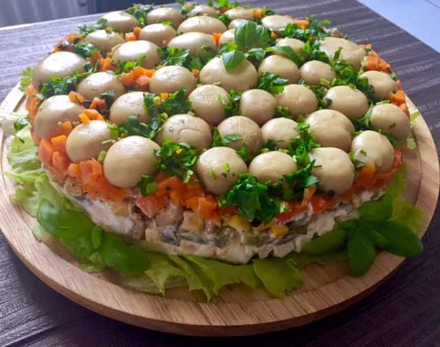 Warstwowa sałatka Leśna polana