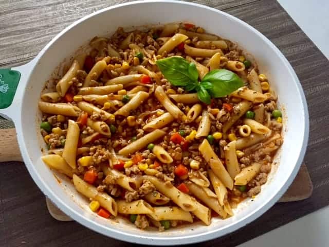Makaron penne w sosie bolońskim- czyli szybkie i pyszne danie z patelni