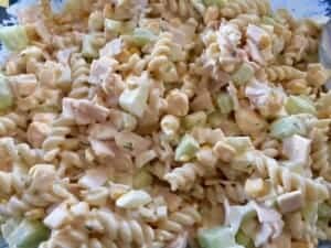 Makaron z szynką i warzywami