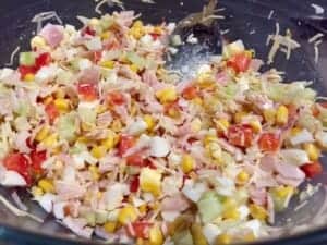 Sałatka w muszlach makaronowych