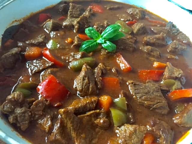 Gulasz wołowy z papryką