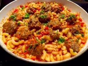 Klopsiki w sosie pomidorowo-paprykowym z makaronem (danie jednogarnkowe) - FullSizeRender3 10