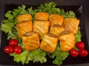 Upieczone paszteciki z kruchego ciasta – złociste i chrupiące