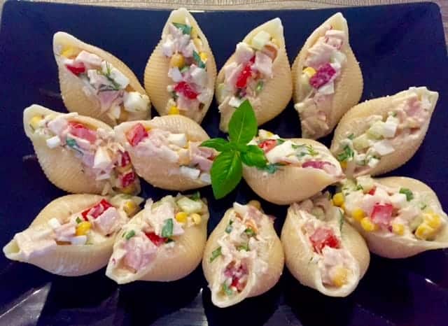 Sałatka w muszlach makaronowych