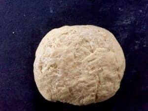 Wyrabianie ciasta drożdżowego do przepisu na makowiec