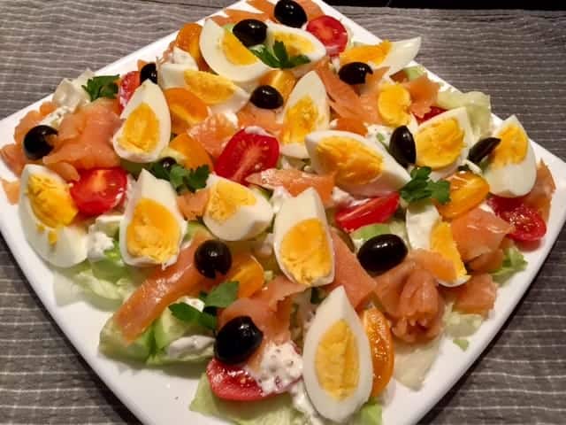 Sałatka nicejska z wędzonym łososiem - FullSizeRender 5