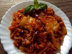 Śledzie wigilijne w sosie pomidorowym po przegryzieniu się składników