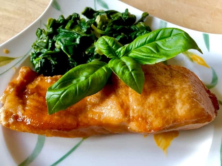 Łosoś pieczony w sosie sojowym z miodem