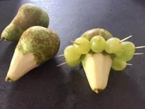 Winogronowe jeże - owocowe koreczki - FullSizeRender3 9