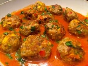 Mięsno warzywne klopsiki w sosie pomidorowym