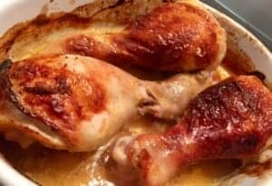 Kurczak pieczony w maślance w trakcie pieczenia