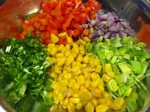 pokrojone warzywa do klopsików w sosie pomidorowym