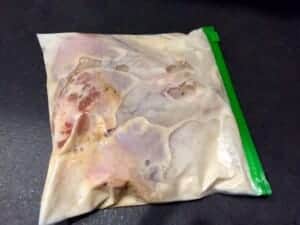 kurczak w maślance marynowany w woreczku