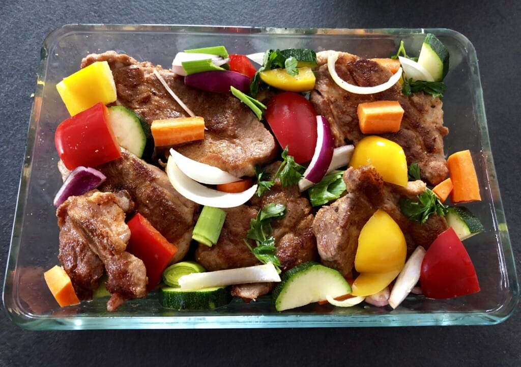 Karkówka pieczona z warzywami