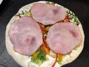 Koreczki tortilla z szynką