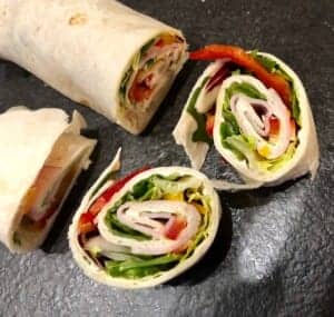 Rollsy z tortilli zwinięte w rulon