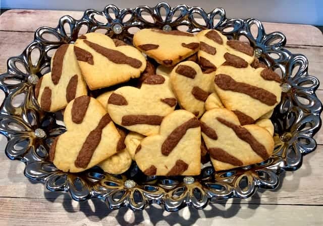 Łaciate serduszka – kruche maślane ciasteczka