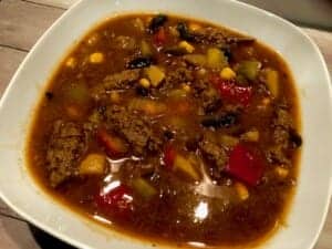 Pożywna zupa gulaszowa