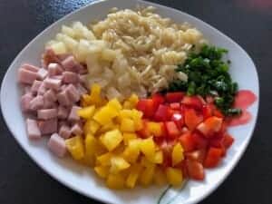 Sałatka hawajska z szynką i ananasem - IMG 1898