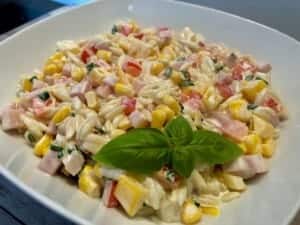 Sałatka hawajska z szynką i ananasem - IMG 1910