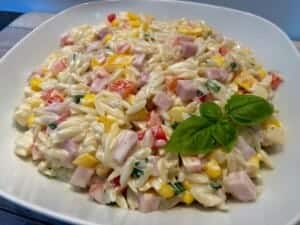 Sałatka hawajska z szynką i ananasem - IMG 1917