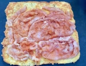 Układanie filetów na spodzie serowym do rolady