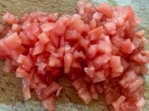 drobno krojony pomidor do jajek faszerowanych