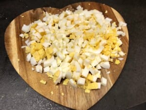 jajka ugotowane na twardo do sałatki