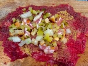 Nakładanie farszu na mięso wołowe