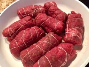 Zabezpieczanie klasycznych zrazów wołowych przed smażeniem i duszeniem