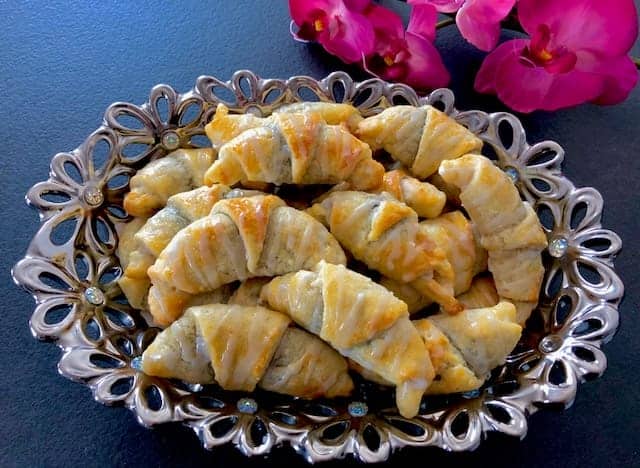 Kruche rogaliki z ciasta serowego