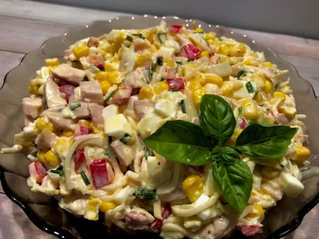 Sałatka selerowa z wędzonym kurczakiem