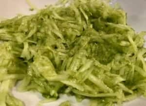 starty ogórek przygotowany do sosu