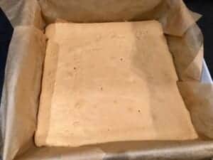 upieczony biszkopt po wyjęciu z piekarnika